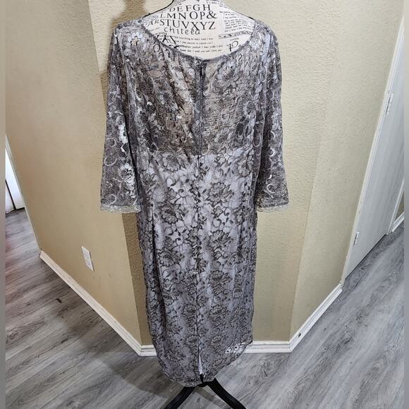 Adrianna Papell Metallic Lace Cocktail Dress with Sheer Flared Sleeves Size 22W - Picture 5 of 12